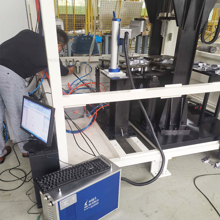 車橋全自動激光打標機現場圖